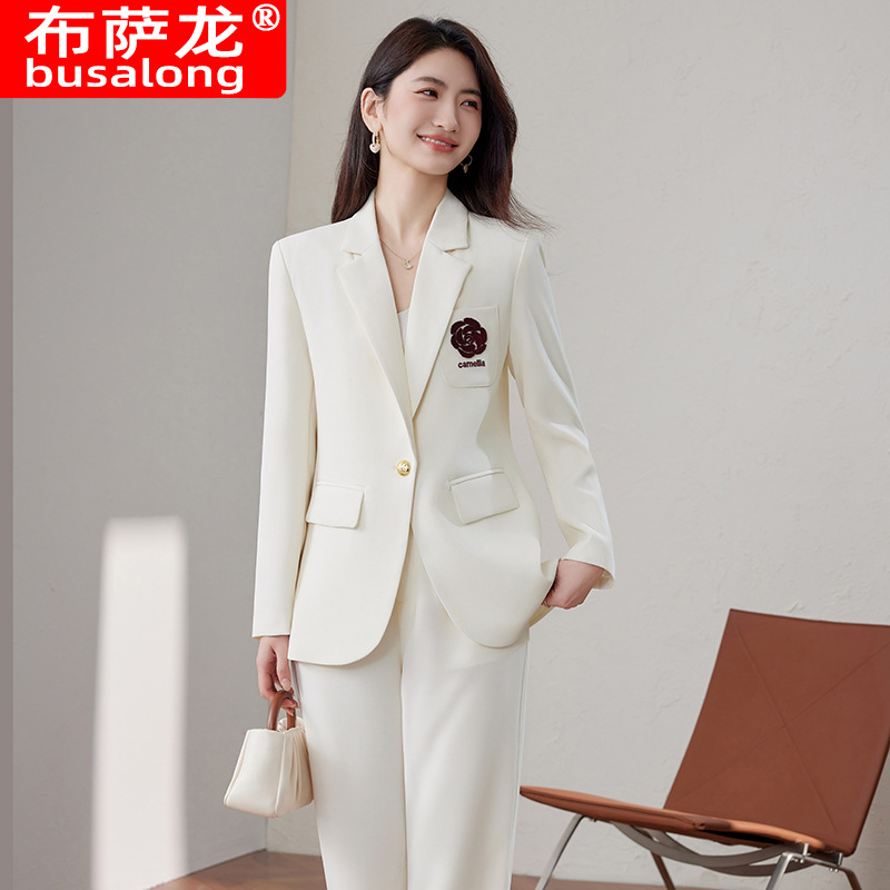 Women Formal Wear White Shirt - Off-white damesblazer met een chique, elegante